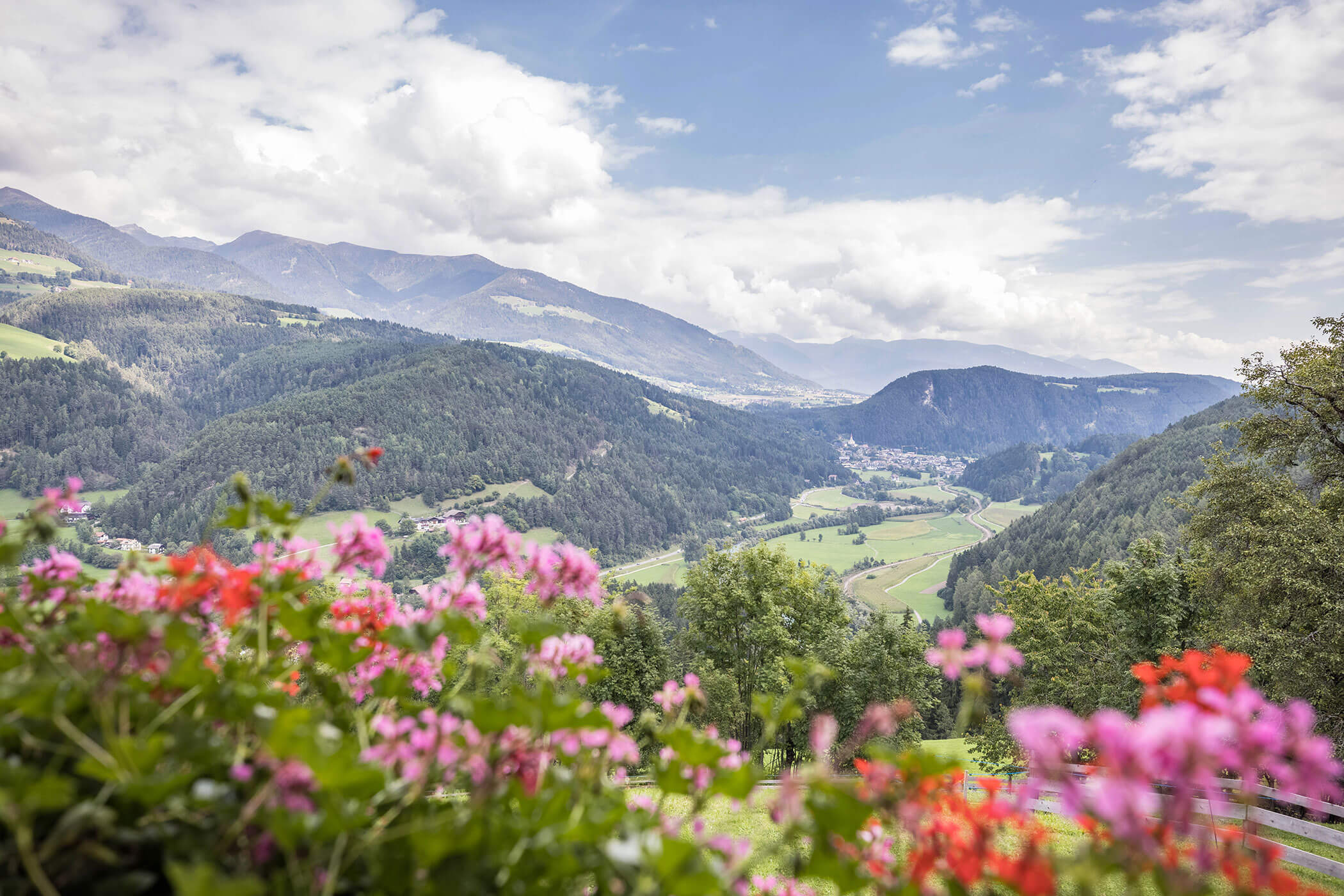 Ausblick vom Apartment Bruneck auf die Südtiroler Bergwelt - Oberplunerhof